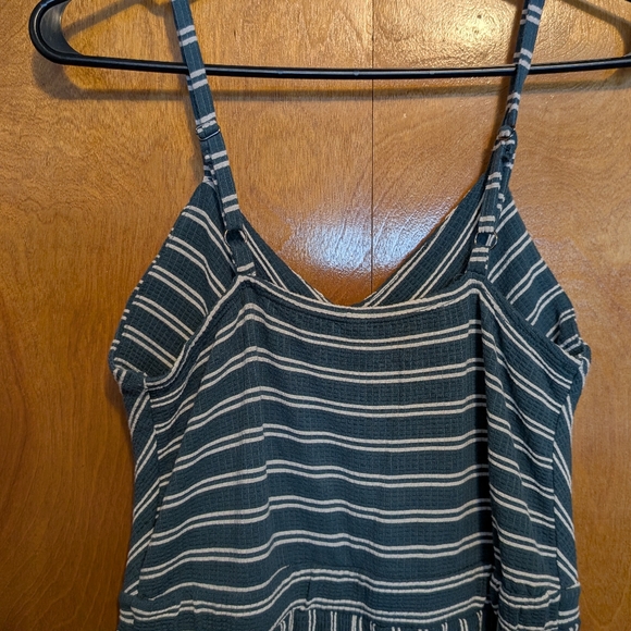 Xhilaration Wide Legged Cropped Blue/White Striped Jumpsuit/Romper Size Small - Picture 4 of 6